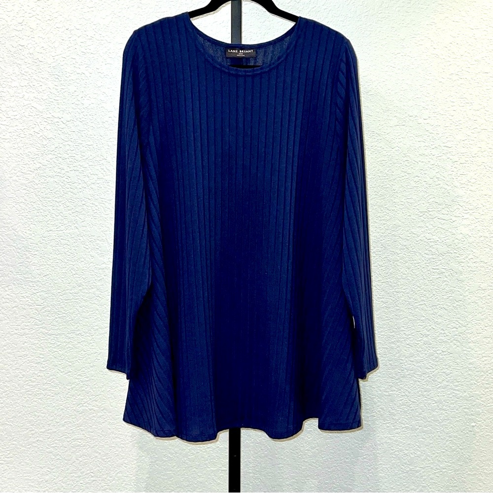 Lane Bryant, ribbed, light sweater in gorgeous shade of Navy.